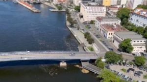 Leia mais sobre o artigo Quase 100 toneladas de lixo são despejadas por dia na Baía de Guanabara, diz Abrelpe