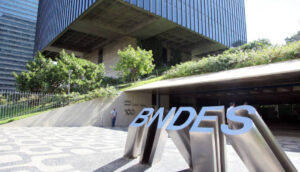 Leia mais sobre o artigo BNDES retoma linha de crédito com R$ 30 bi para estados e municípios investirem