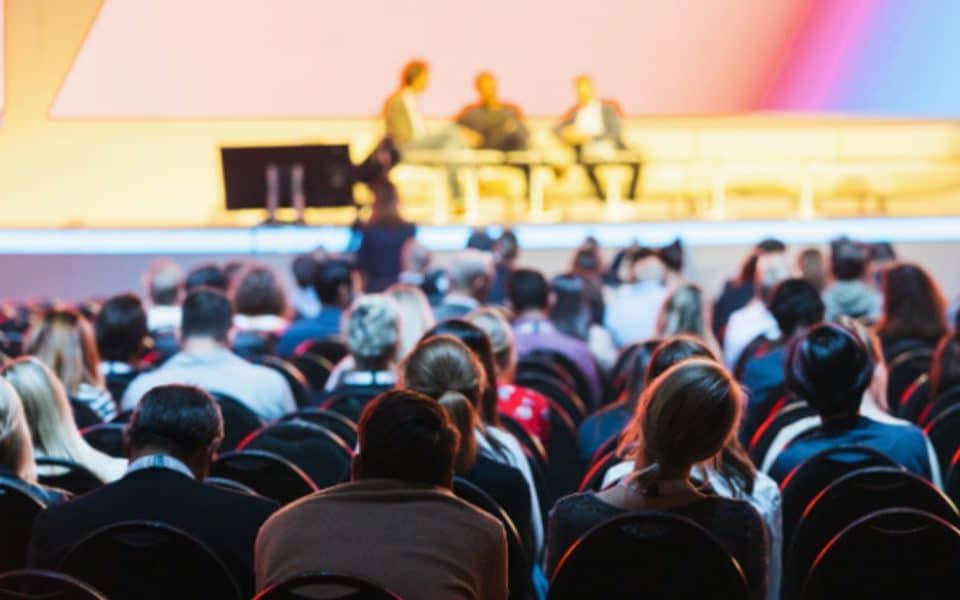 Prefeitos participam de painel sobre universalização do saneamento no 51º Congresso da Assemae