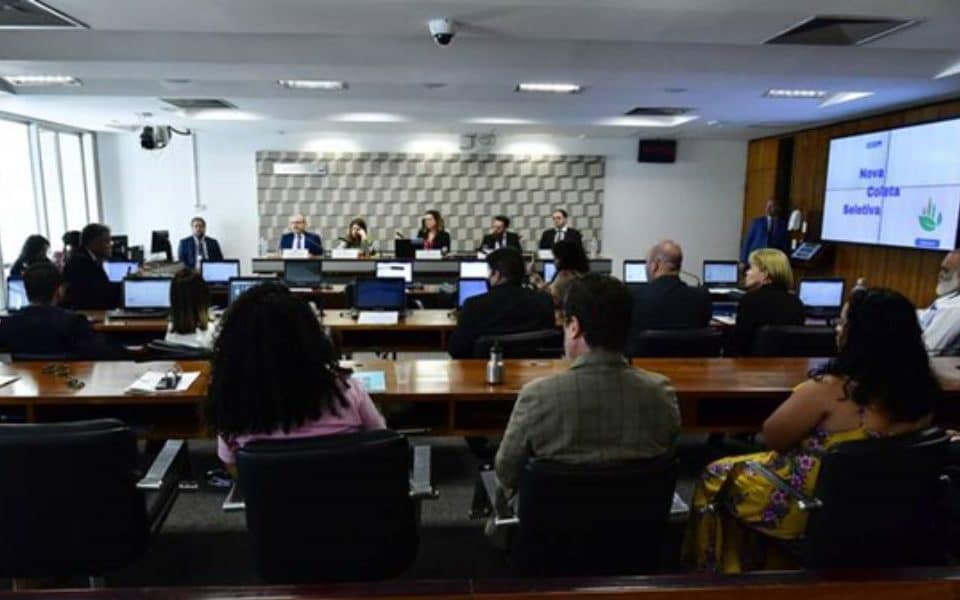 Novo Programa de Gerenciamento de Resíduos Sólidos do Senado é apresentado na CMA