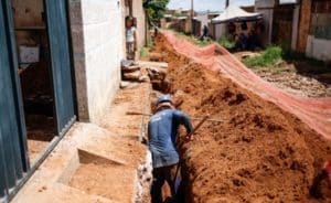 Leia mais sobre o artigo Caesb atua na regularização dos serviços de saneamento no Distrito Federal – Programa Água Legal já investiu R$ 4,5 milhões beneficiando 12 mil pessoas