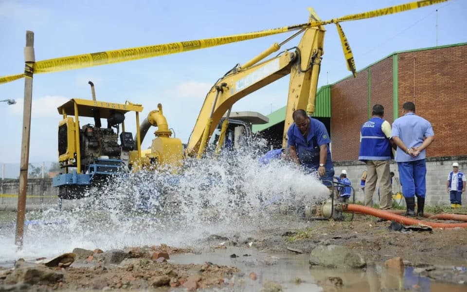 Brasil tem apenas nove capitais com, pelo menos, 99% de abastecimento total de água. Em relação à coleta total de esgoto, apenas oito capitais têm índice de mais de 90% de atendimento, aponta estudo do Trata Brasil.