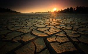 Leia mais sobre o artigo Como a falta de saneamento agrava a escassez hídrica em períodos de secas severas?