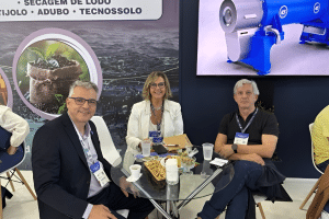 Leia mais sobre o artigo Boletim do Saneamento visita estande da Pieralisi LATAM na FITABES 2025