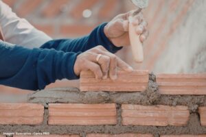 Lodo que antes ia para o aterro agora vira tijolo